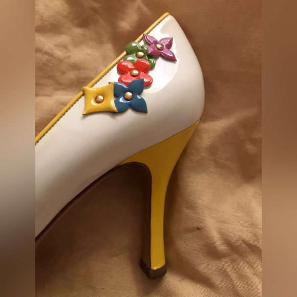 Authentic Louis Vuitton white floral heels - Picture 4 of 8